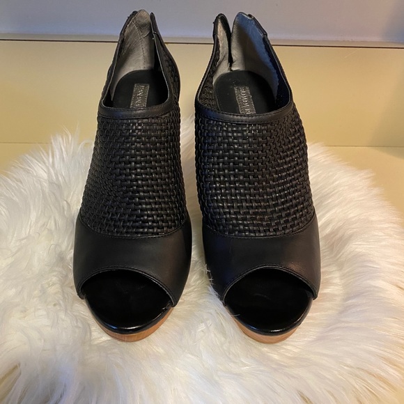 BANANA REPUBLIC Leather platform peep-toe heels - Picture 2 of 4